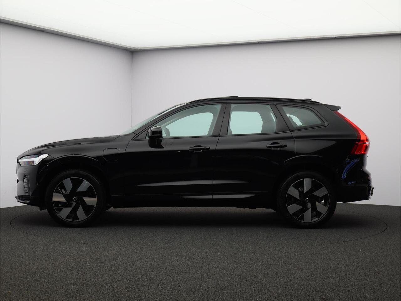 Volvo XC60 2.0 T6 Plug-in hybrid AWD Ultra Dark / Trekhaak / Head up displ. / Harman Kardon / 360 Camera / Elektrische Stoelen / Panoramadak /