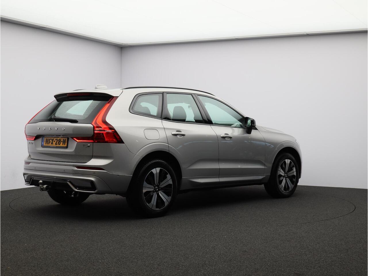 Volvo XC60 T6 AWD Plug-in hybrid AWD Plus Dark / Trekhaak / Pan. dak / Elektr. bed. stoelen / Stoel+stuur+achterbankverwarming