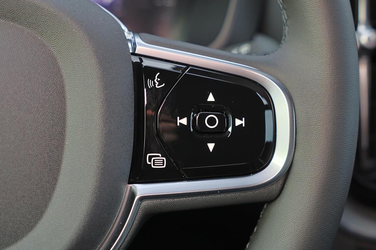 Volvo XC60 T6 Recharge AWD Plus Black Edition - Panorama/schuifdak - IntelliSafe Assist & Surround - 360º Camera - Harman/Kardon audio - Adaptieve LED koplampen - Verwarmde voorstoelen, stuur & achterbank - Parkeersensoren voor & achter - Elektr. bedienb. voorstoele