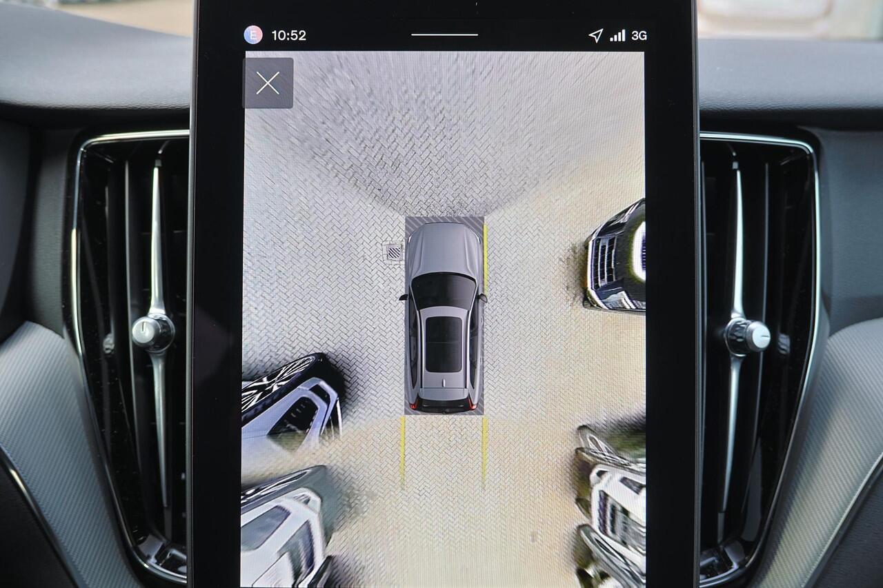 Volvo XC60 T6 Recharge AWD Plus Black Edition - Panorama/schuifdak - IntelliSafe Assist & Surround - 360º Camera - Harman/Kardon audio - Adaptieve LED koplampen - Verwarmde voorstoelen, stuur & achterbank - Parkeersensoren voor & achter - Elektr. bedienb. voorstoele