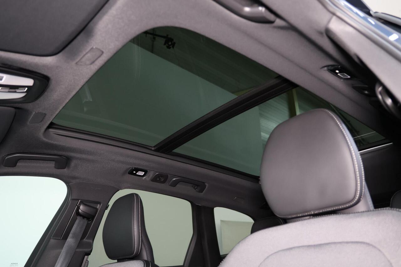 Volvo XC60 T6 Recharge AWD Ultra Black Edition - Panorama/schuifdak - IntelliSafe Assist & Surround - 360º Camera - Harman/Kardon audio - Adaptieve LED koplampen - Verwarmde voorstoelen, stuur & achterbank - Parkeersensoren voor & achter - Elektr. bedienb. voorstoel