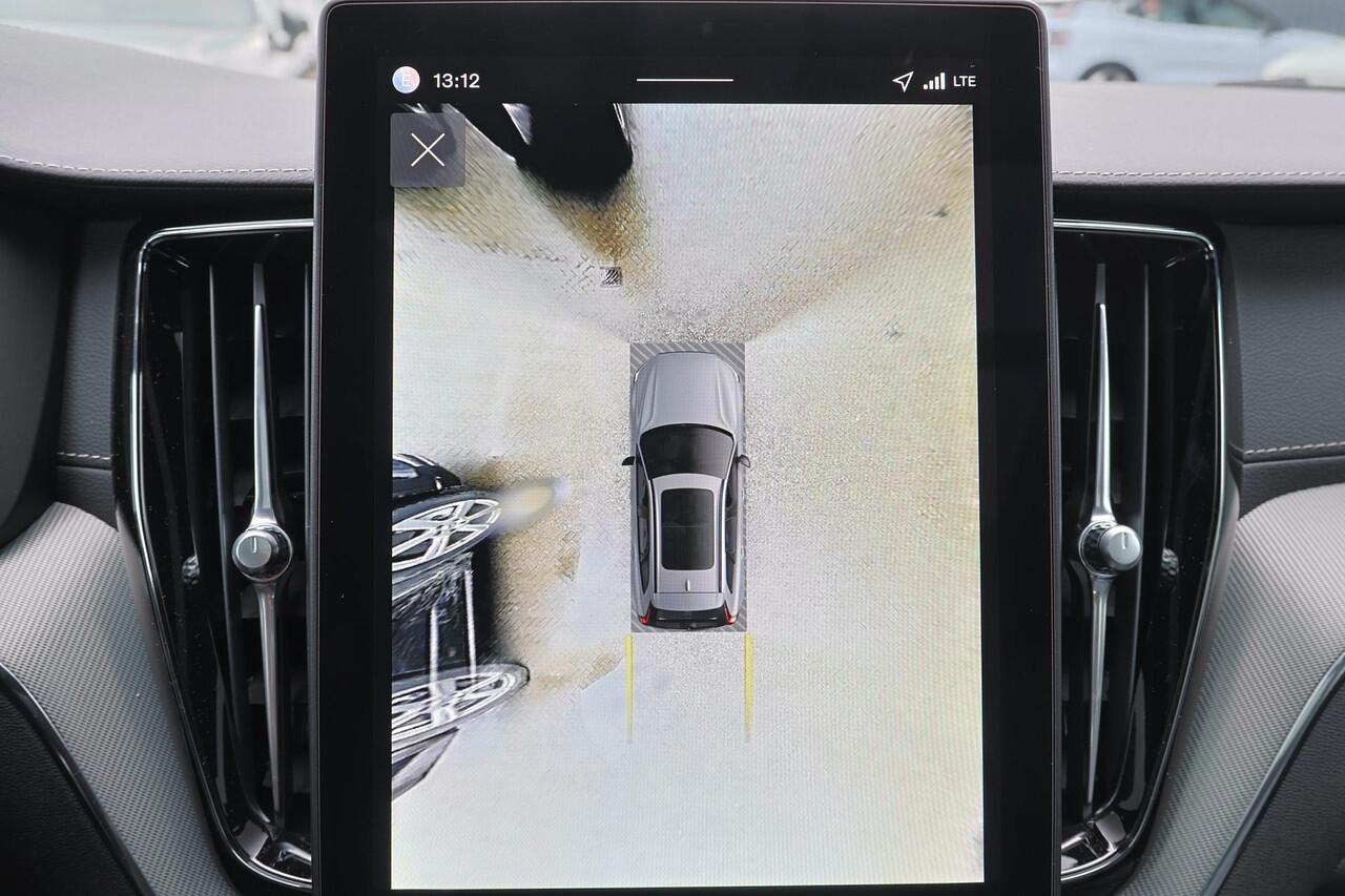 Volvo XC60 T6 Recharge AWD Ultra Black Edition - Panorama/schuifdak - IntelliSafe Assist & Surround - 360º Camera - Harman/Kardon audio - Adaptieve LED koplampen - Verwarmde voorstoelen, stuur & achterbank - Parkeersensoren voor & achter - Elektr. bedienb. voorstoel