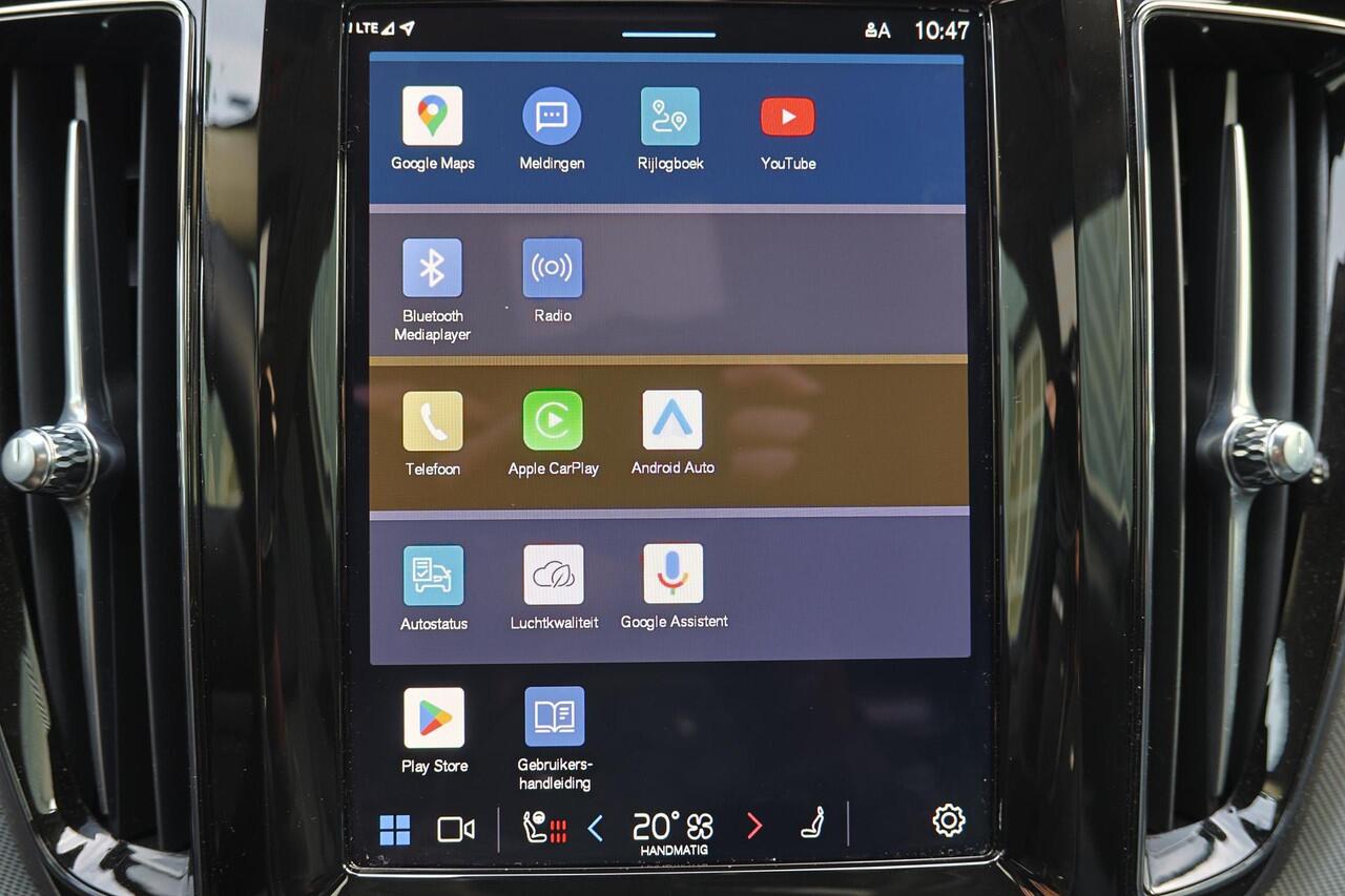 Volvo XC60 T6 Recharge AWD Plus Dark - Luchtvering - Panorama/schuifdak - IntelliSafe Assist & Surround - 360º Camera - Harman/Kardon audio - Adaptieve LED koplampen - Verwarmde voorstoelen, stuur & achterbank - Parkeersensoren voor & achter - Elektr. bedienb. voors