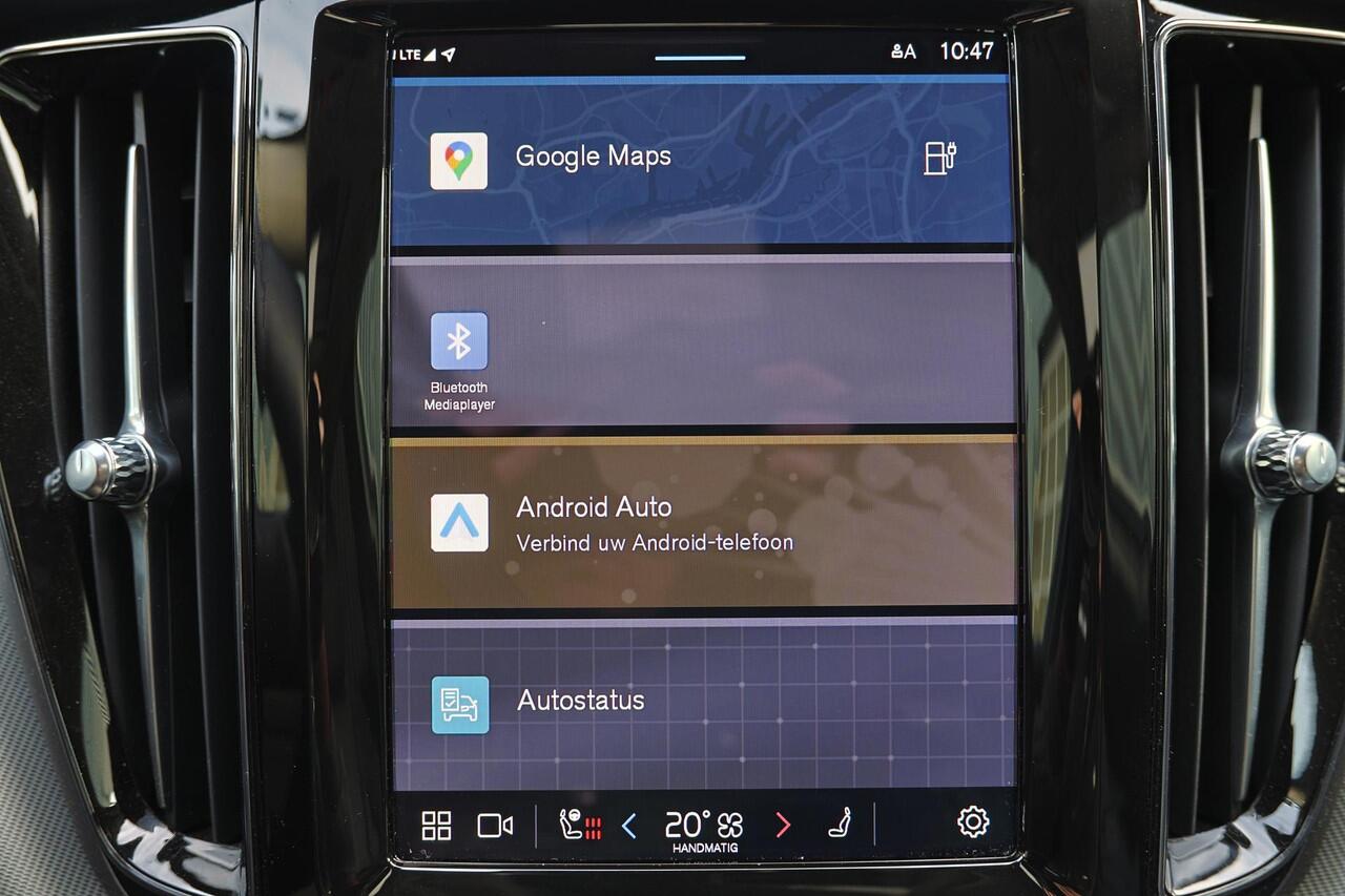 Volvo XC60 T6 Recharge AWD Plus Dark - Luchtvering - Panorama/schuifdak - IntelliSafe Assist & Surround - 360º Camera - Harman/Kardon audio - Adaptieve LED koplampen - Verwarmde voorstoelen, stuur & achterbank - Parkeersensoren voor & achter - Elektr. bedienb. voors