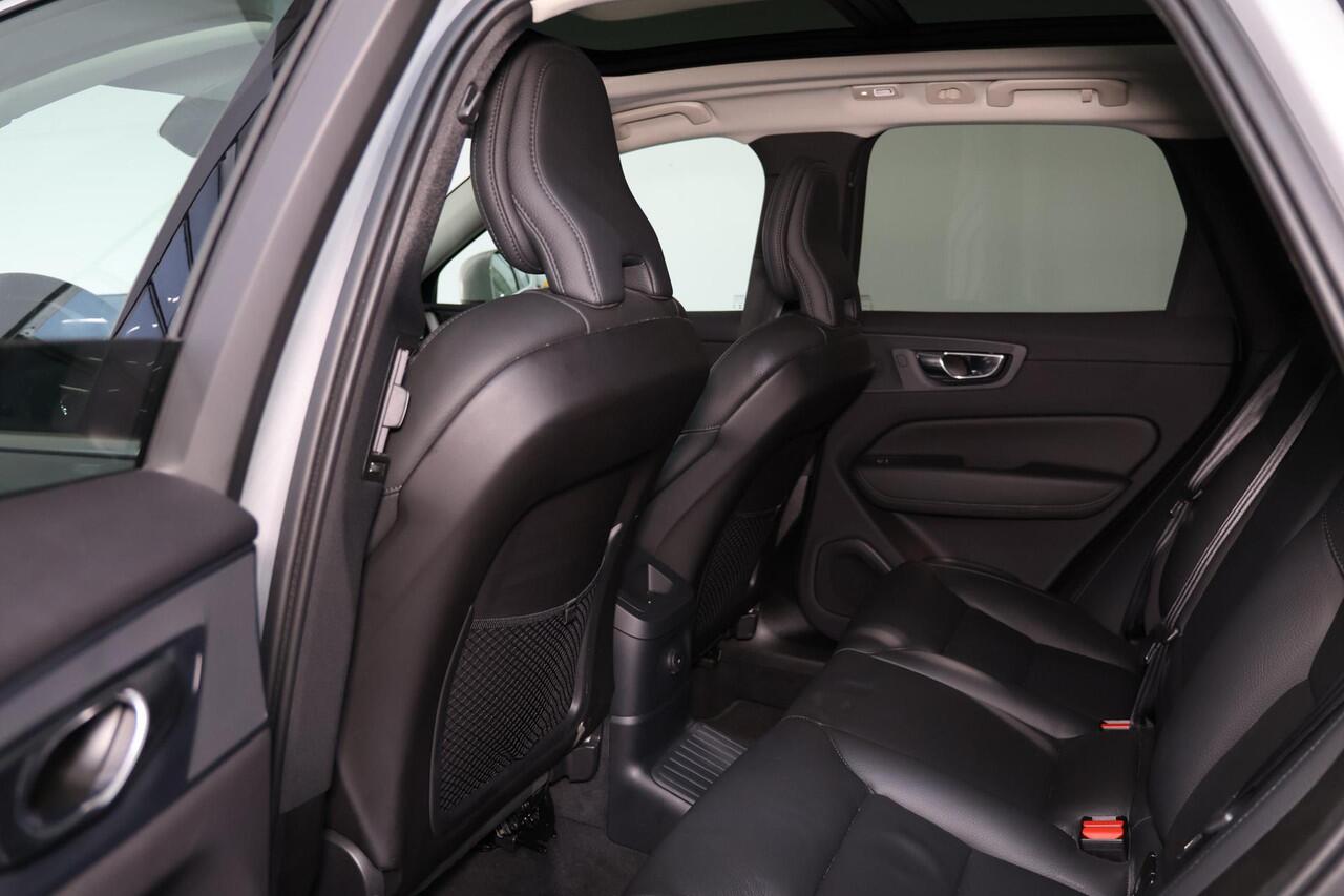 Volvo XC60 T6 Recharge AWD Plus Bright - Panorama/schuifdak - IntelliSafe Assist & Surround - 360º Camera - Harman/Kardon audio - Adaptieve LED koplampen - Verwarmde voorstoelen, stuur & achterbank - Parkeersensoren voor & achter - Elektr. bedienb. voorstoelen met g