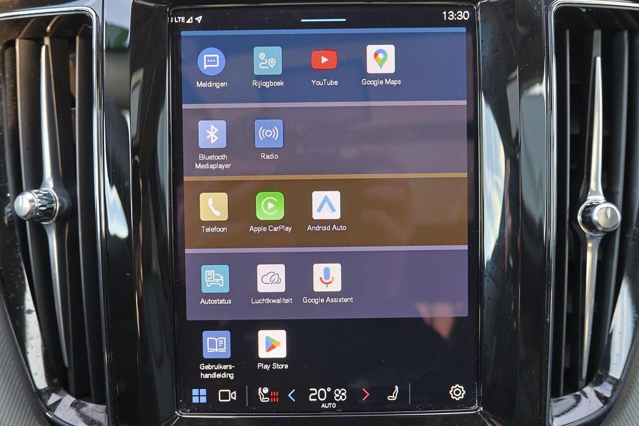 Volvo XC60 T6 Recharge AWD Plus Bright - Panorama/schuifdak - IntelliSafe Assist & Surround - 360º Camera - Harman/Kardon audio - Adaptieve LED koplampen - Verwarmde voorstoelen, stuur & achterbank - Parkeersensoren voor & achter - Elektr. bedienb. voorstoelen met g