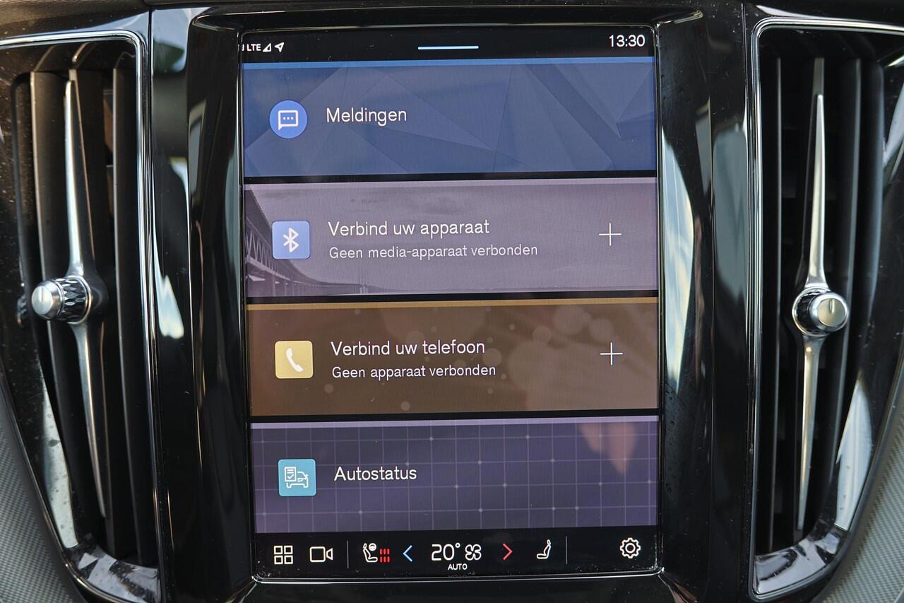 Volvo XC60 T6 Recharge AWD Plus Bright - Panorama/schuifdak - IntelliSafe Assist & Surround - 360º Camera - Harman/Kardon audio - Adaptieve LED koplampen - Verwarmde voorstoelen, stuur & achterbank - Parkeersensoren voor & achter - Elektr. bedienb. voorstoelen met g