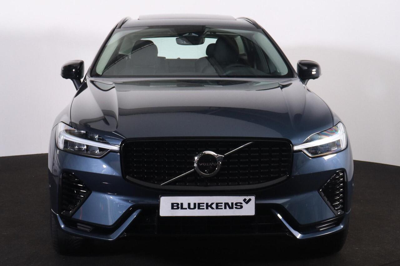 Volvo XC60 T6 Recharge AWD Plus Dark - Panorama/schuifdak - IntelliSafe Assist & Surround - 360º Camera - Verwarmde voorstoelen, stuur & achterbank - Parkeersensoren voor & achter - Elektr. bedienb. voorstoelen met geheugen - Draadloze tel. lader - Elektr. inklapbar