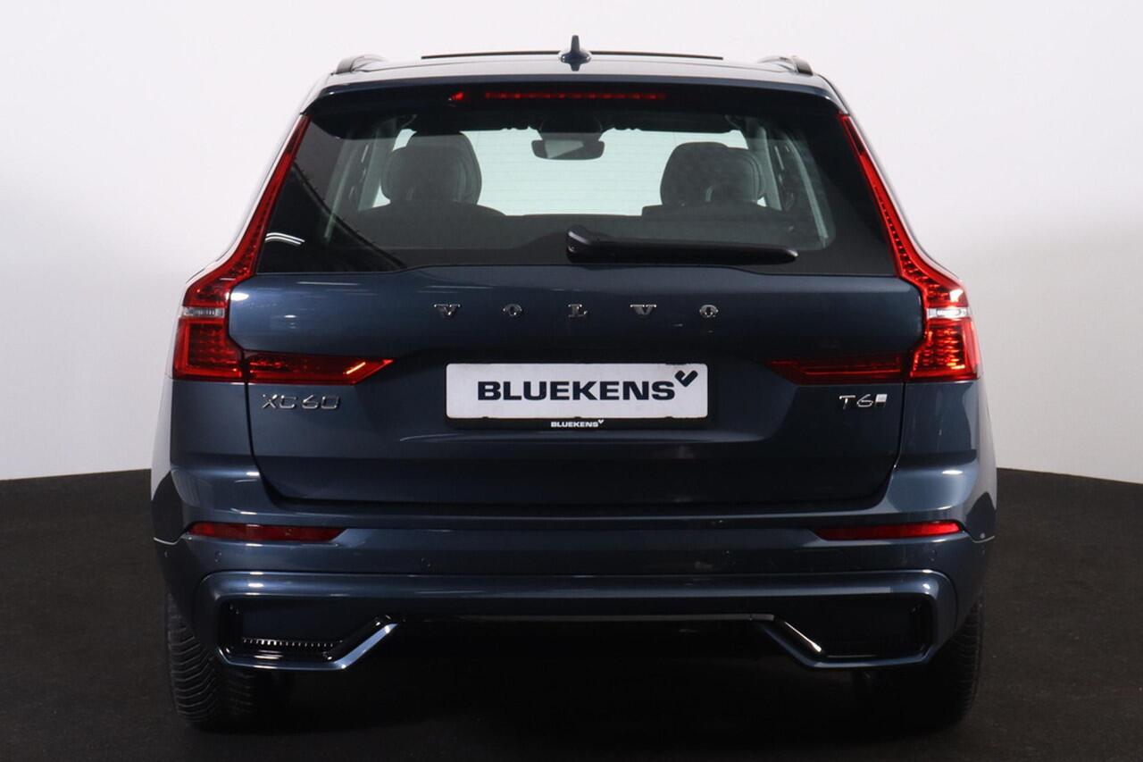 Volvo XC60 T6 Recharge AWD Plus Dark - Panorama/schuifdak - IntelliSafe Assist & Surround - 360º Camera - Verwarmde voorstoelen, stuur & achterbank - Parkeersensoren voor & achter - Elektr. bedienb. voorstoelen met geheugen - Draadloze tel. lader - Elektr. inklapbar
