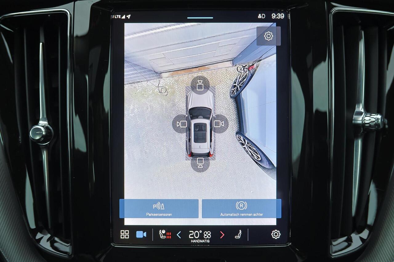 Volvo XC60 T6 Recharge AWD Plus Dark - Panorama/schuifdak - IntelliSafe Assist & Surround - 360º Camera - Verwarmde voorstoelen, stuur & achterbank - Parkeersensoren voor & achter - Elektr. bedienb. voorstoelen met geheugen - Draadloze tel. lader - Elektr. inklapbar