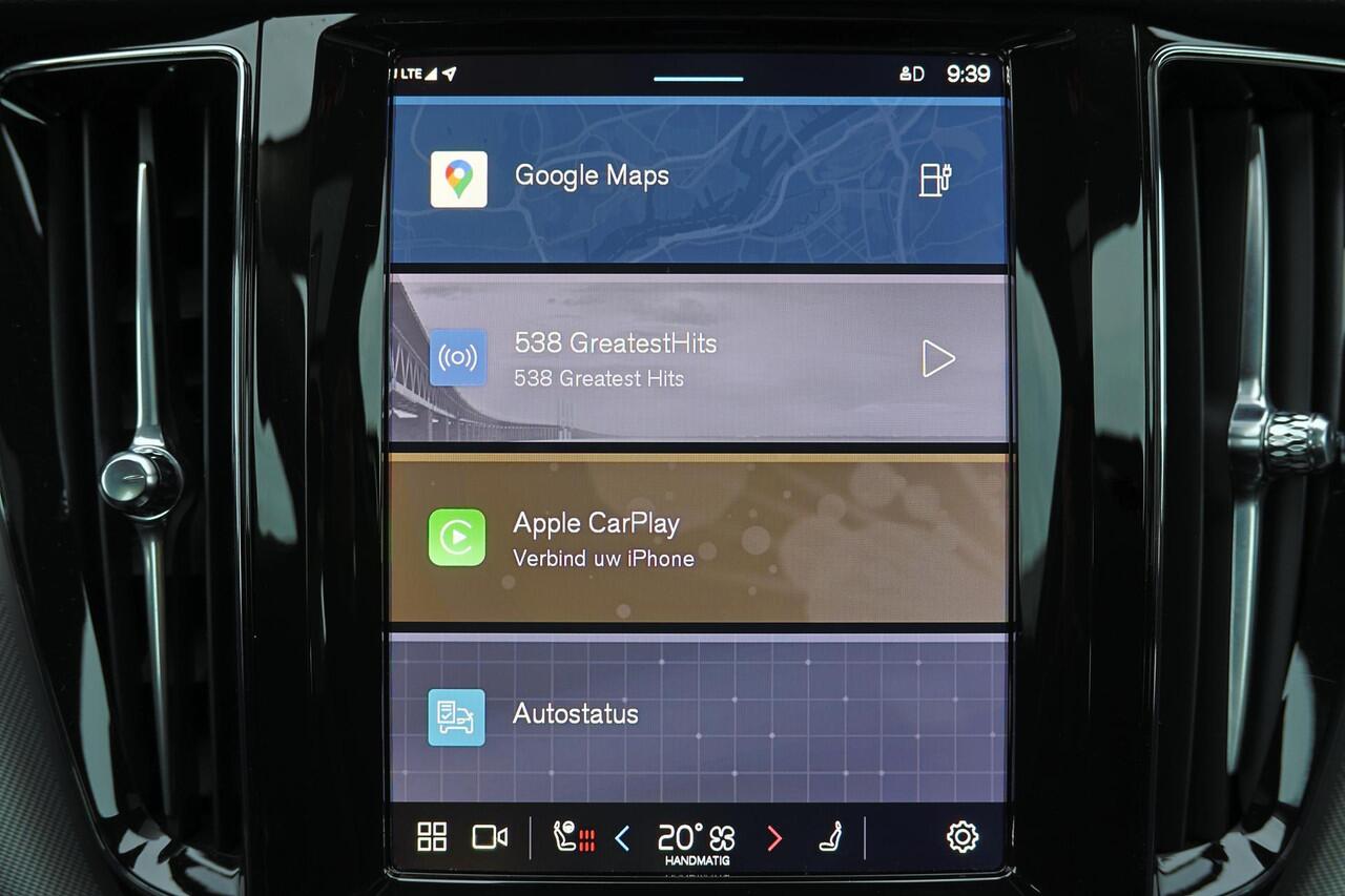 Volvo XC60 T6 Recharge AWD Plus Dark - Panorama/schuifdak - IntelliSafe Assist & Surround - 360º Camera - Verwarmde voorstoelen, stuur & achterbank - Parkeersensoren voor & achter - Elektr. bedienb. voorstoelen met geheugen - Draadloze tel. lader - Elektr. inklapbar