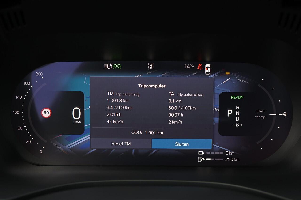 Volvo XC60 T6 Recharge AWD Plus Black Edition - Panorama/schuifdak - IntelliSafe Assist & Surround - 360º Camera - Harman/Kardon audio - Adaptieve LED koplampen - Verwarmde voorstoelen, stuur & achterbank - Parkeersensoren voor & achter - Elektr. bedienb. voorstoele