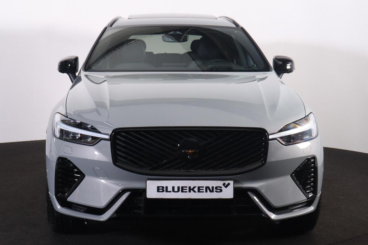 Volvo XC60 T6 Recharge AWD Plus Black Edition - Panorama/schuifdak - IntelliSafe Assist & Surround - 360º Camera - Harman/Kardon audio - Adaptieve LED koplampen - Verwarmde voorstoelen, stuur & achterbank - Parkeersensoren voor & achter - Elektr. bedienb. voorstoele