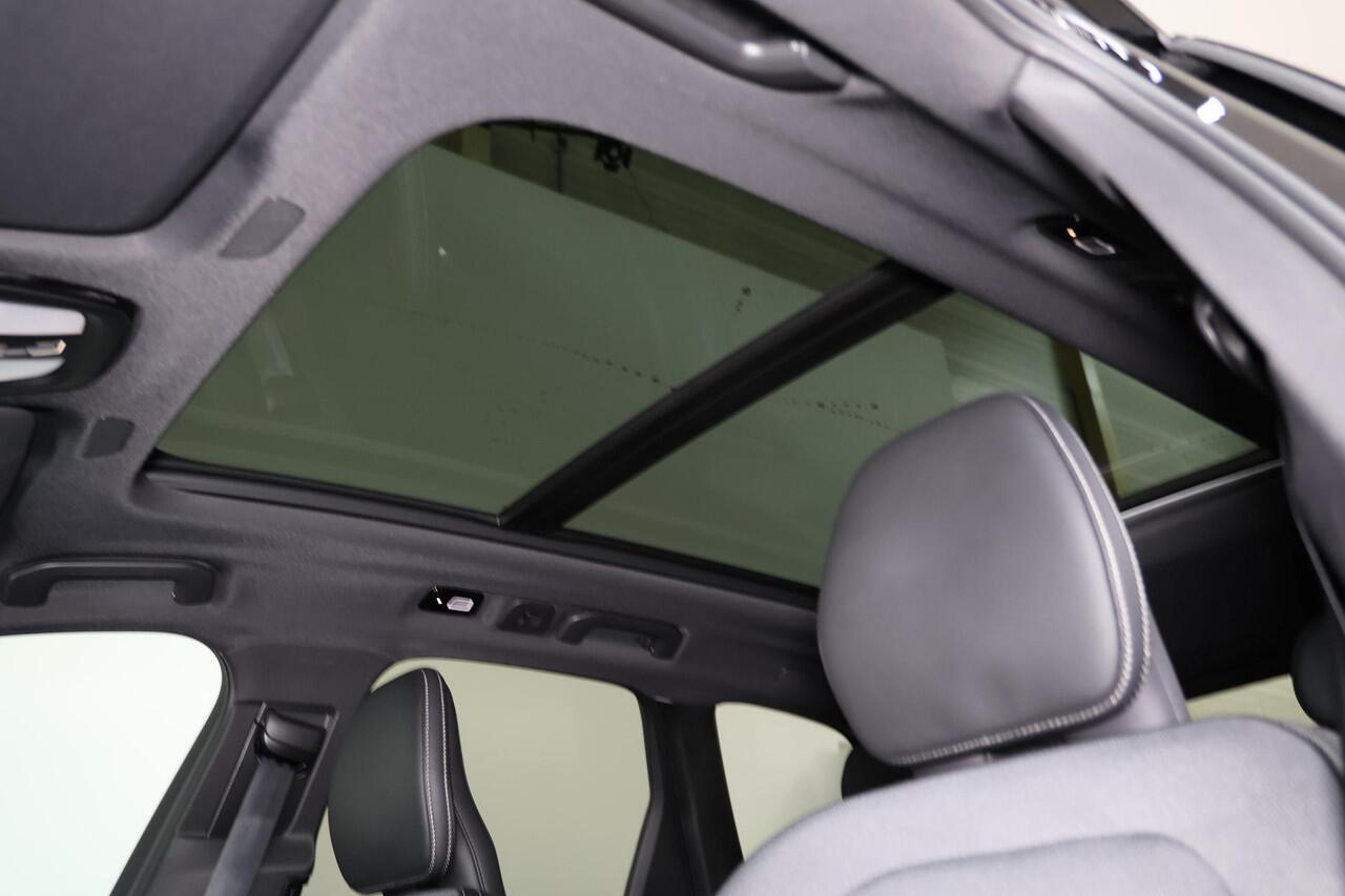 Volvo XC60 T6 Recharge AWD Ultra Black Edition - Panorama/schuifdak - IntelliSafe Assist & Surround - 360º Camera - Harman/Kardon audio - Adaptieve LED koplampen - Verwarmde voorstoelen, stuur & achterbank - Parkeersensoren voor & achter - Elektr. bedienb. voorstoel