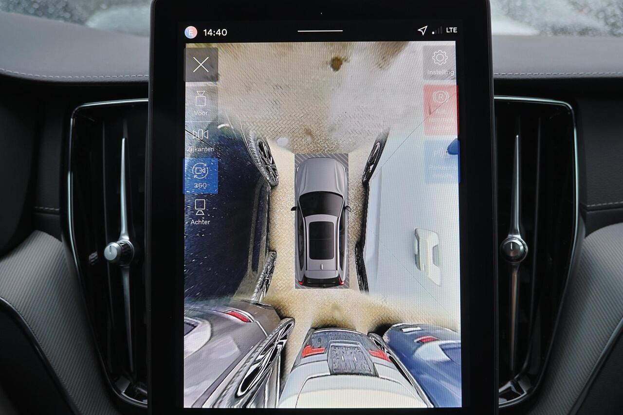 Volvo XC60 T6 Recharge AWD Ultra Black Edition - Panorama/schuifdak - IntelliSafe Assist & Surround - 360º Camera - Harman/Kardon audio - Adaptieve LED koplampen - Verwarmde voorstoelen, stuur & achterbank - Parkeersensoren voor & achter - Elektr. bedienb. voorstoel