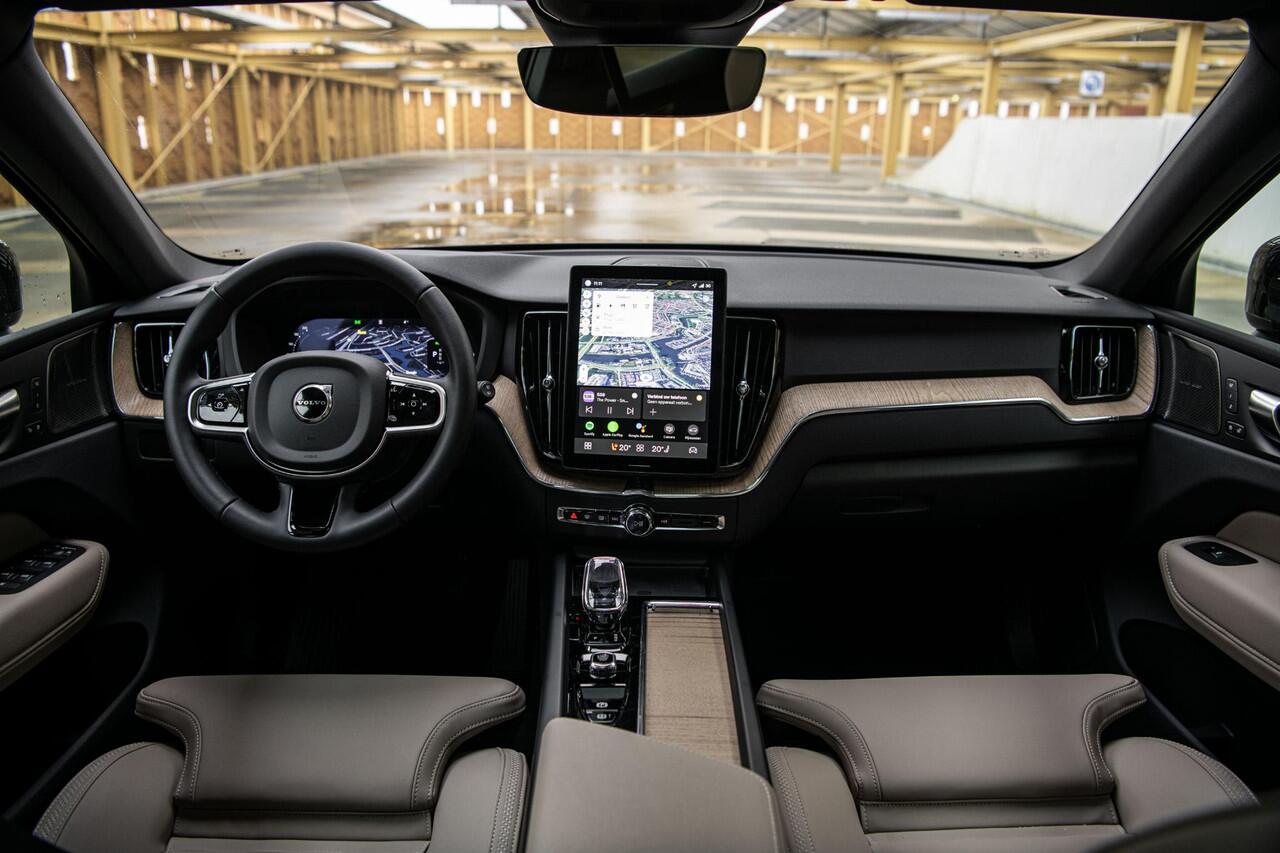 Volvo XC60 2.0 T6 Plug-in hybrid AWD Plus Dark | Premium Pack | Heico Body Kit + sportonderstel | 22" | Trekhaak| Getint Glas | Head-Up | Panodak |