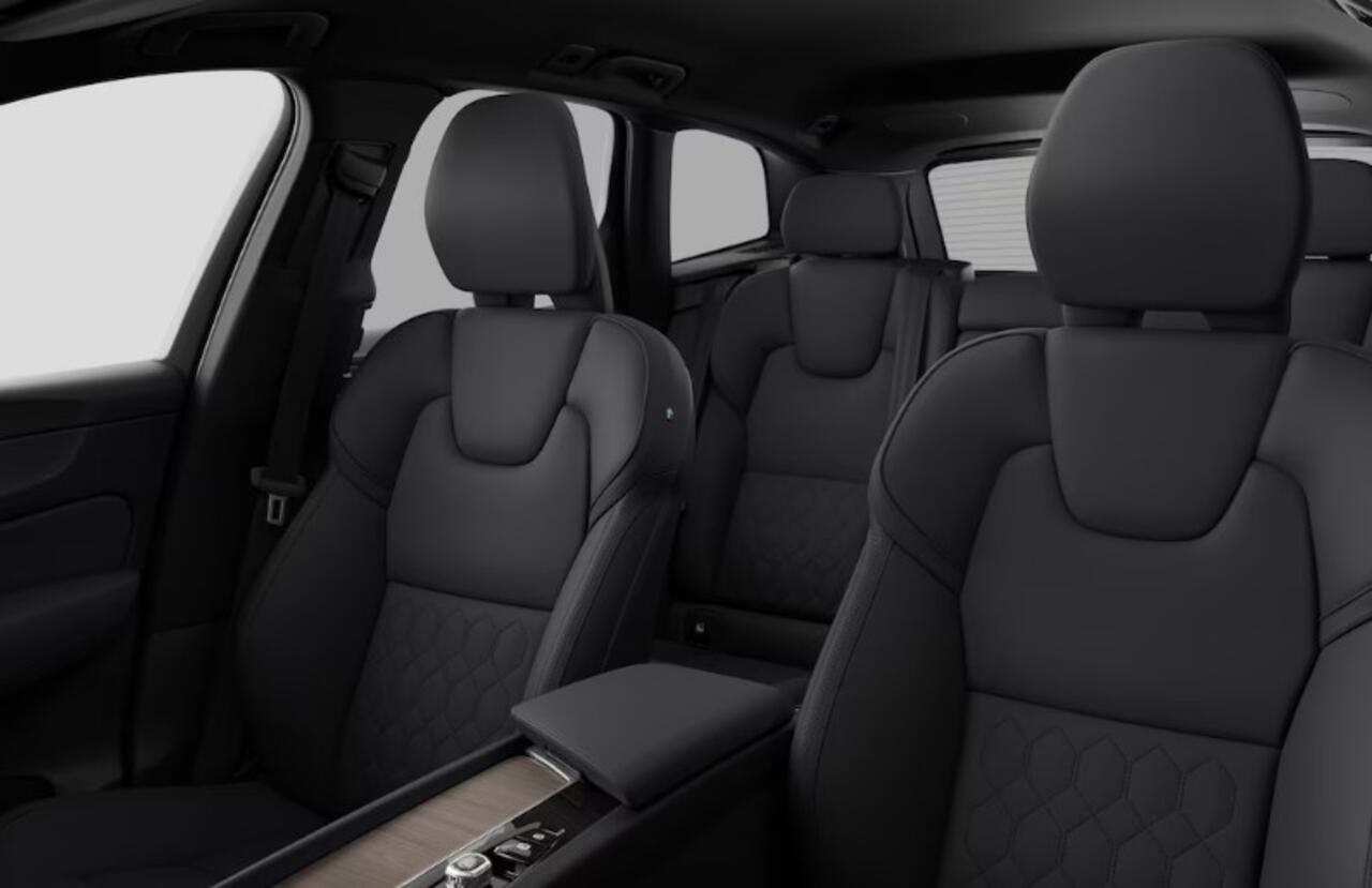 Volvo XC60 T6 350PK Automaat Plug-in hybrid AWD Plus Dark Elektrisch bedienbare voorstoelen met geheugen/ Stoelverwarming/ Stuurverwarming/ Harman Kardon audio/ 360 Camera/ BLIS