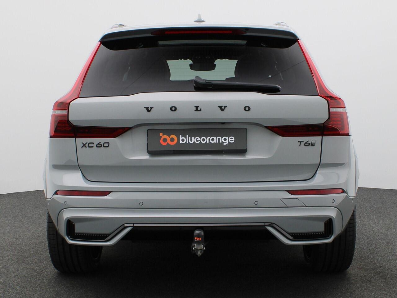 Volvo XC60 2.0 T6 Plug-in hybrid AWD Plus Black Edition 350PK Facelift, Trekhaak inklapbaar, Panoramadak, 22" velgen, Getint Glas, Nappa Leder, 360 Camera, Elek. stoelen, Stoelverwarming, Keyless, Dodehoek Detectie, LED koplampen