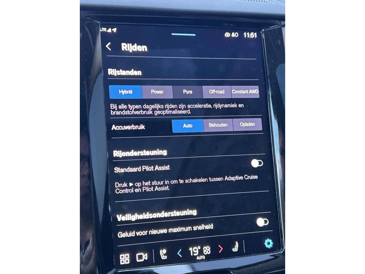 Volvo XC60 2.0 T6 Plug-in hybrid AWD Ultra Dark 360 Camera / Head-up display / Harman Kardon audio / trekhaak / Panorama dak / stoel- en stuurverwarming / leer