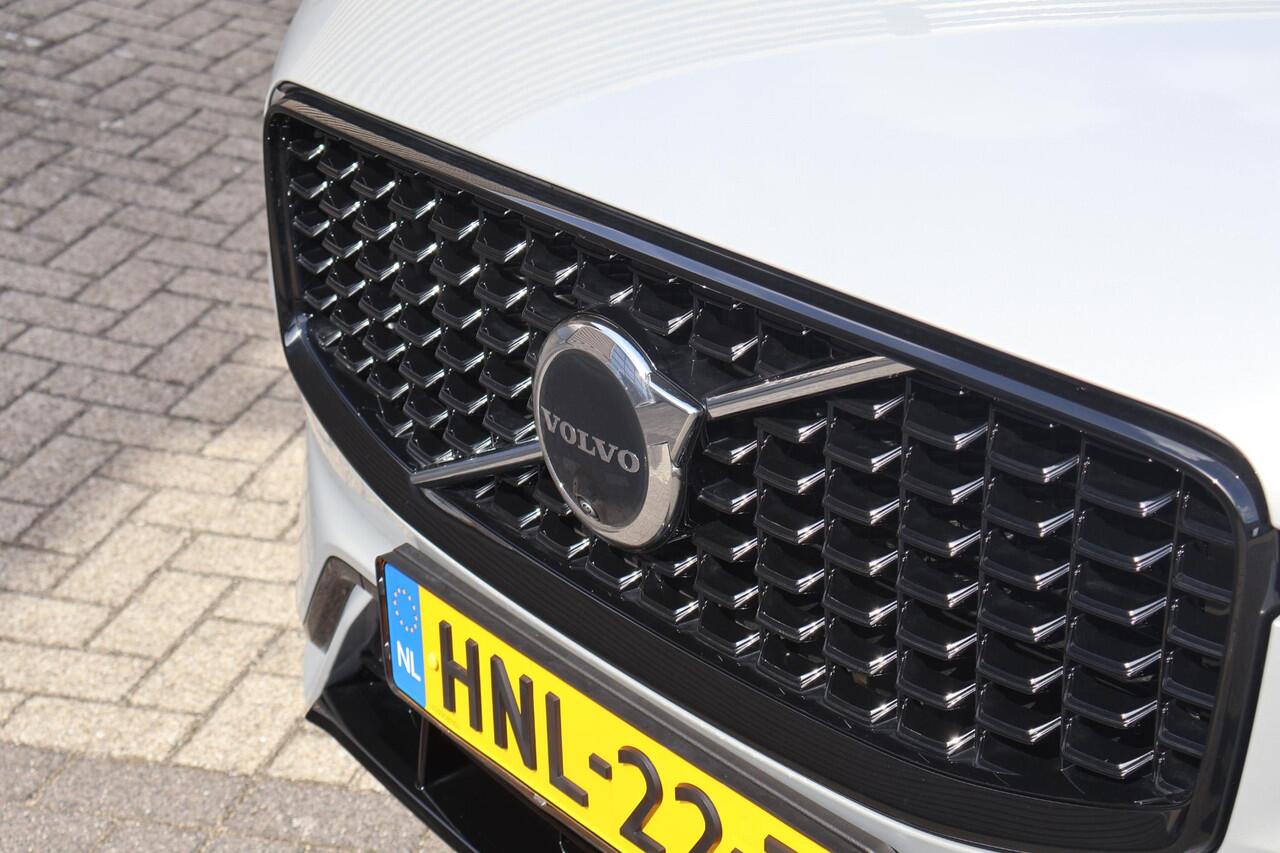 Volvo XC60 T6 Plug-in hybrid AWD Ultra Dark | Trekhaak elektr. | Head-up display | Panoramadak