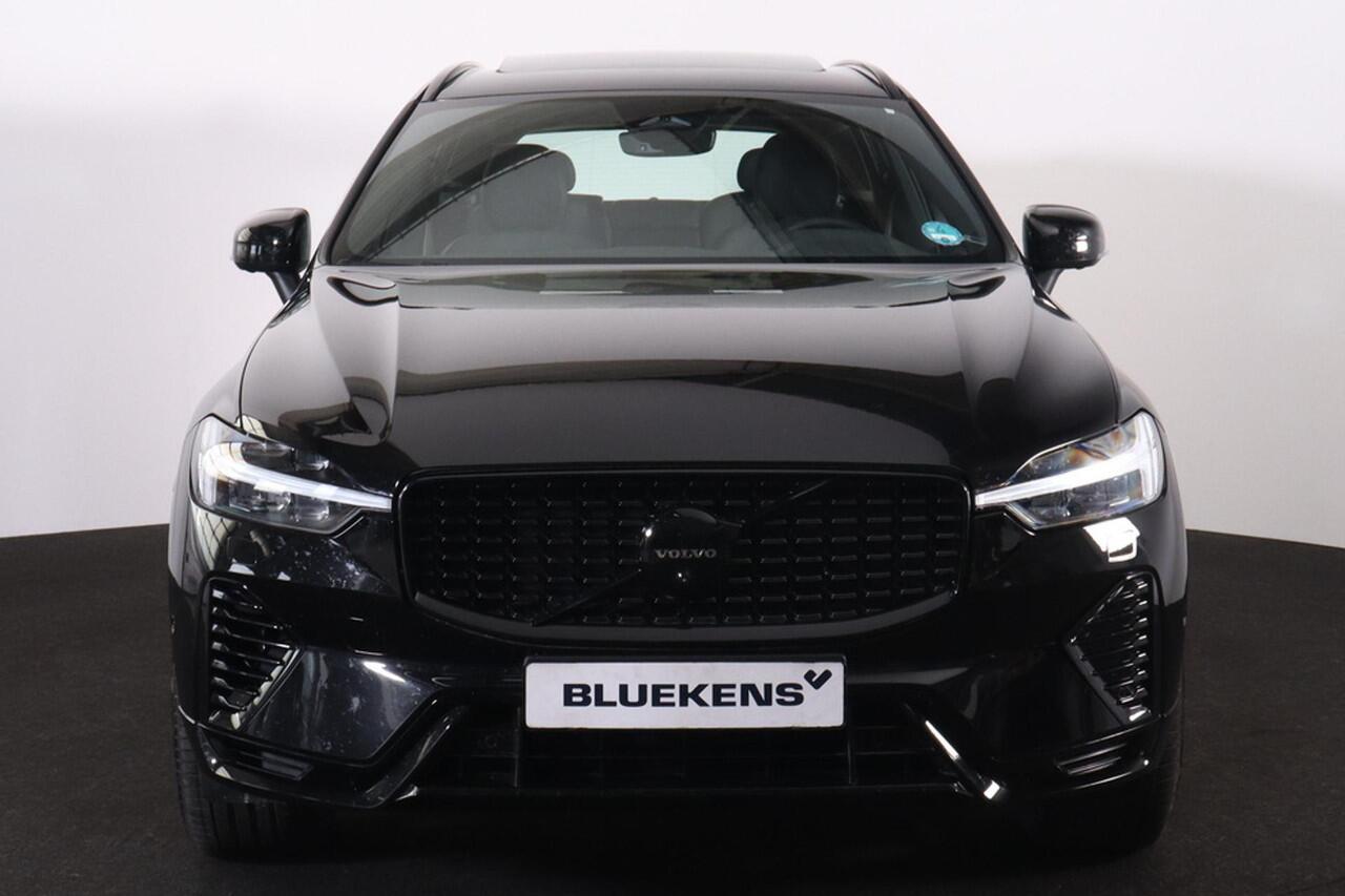 Volvo XC60 T6 Recharge AWD Plus Black Edition - Panorama/schuifdak - IntelliSafe Assist & Surround - 360º Camera - Harman/Kardon audio - Adaptieve LED koplampen - Verwarmde voorstoelen, stuur & achterbank - Parkeersensoren voor & achter - Elektr. bedienb. voorstoele