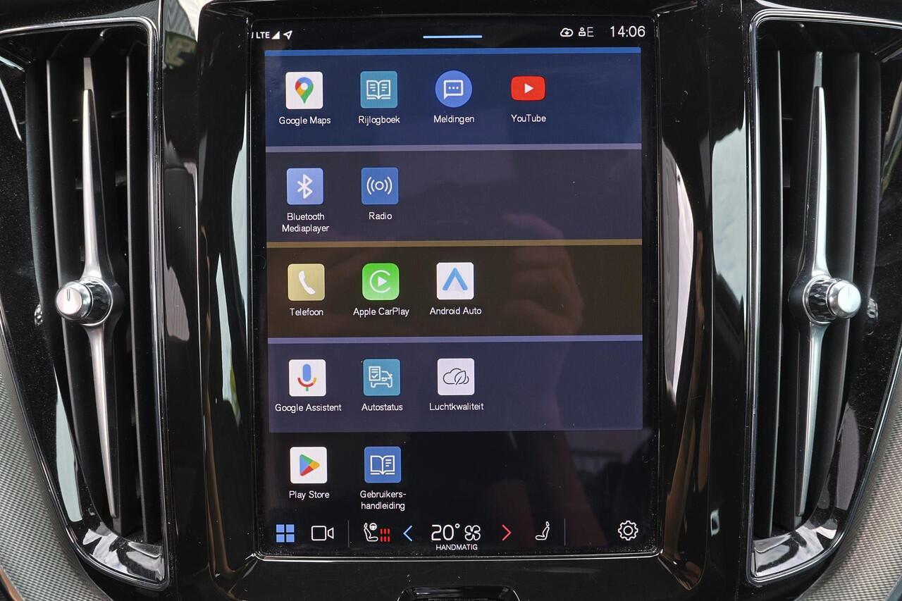 Volvo XC60 T6 Recharge AWD Plus Black Edition - Panorama/schuifdak - IntelliSafe Assist & Surround - 360º Camera - Harman/Kardon audio - Adaptieve LED koplampen - Verwarmde voorstoelen, stuur & achterbank - Parkeersensoren voor & achter - Elektr. bedienb. voorstoele