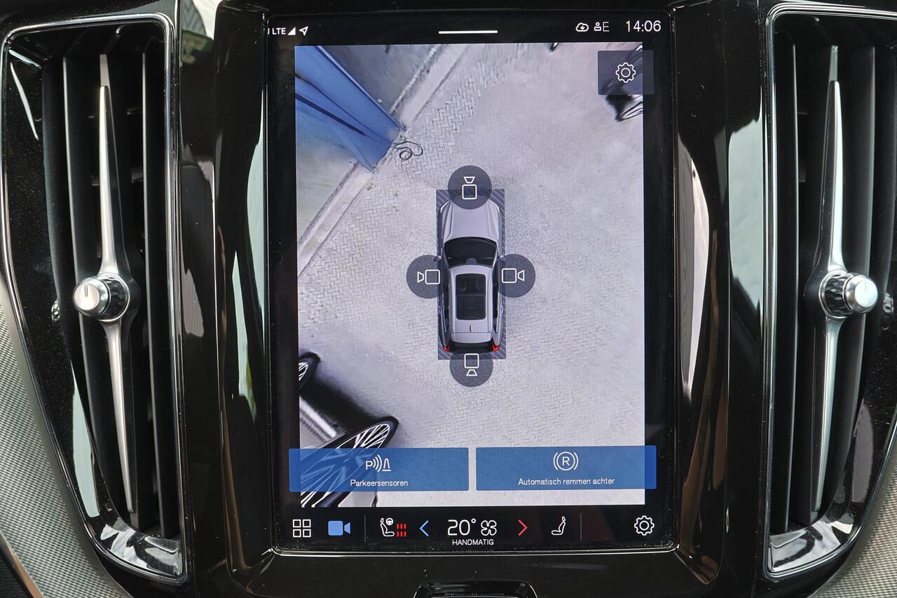 Volvo XC60 T6 Recharge AWD Plus Black Edition - Panorama/schuifdak - IntelliSafe Assist & Surround - 360º Camera - Harman/Kardon audio - Adaptieve LED koplampen - Verwarmde voorstoelen, stuur & achterbank - Parkeersensoren voor & achter - Elektr. bedienb. voorstoele