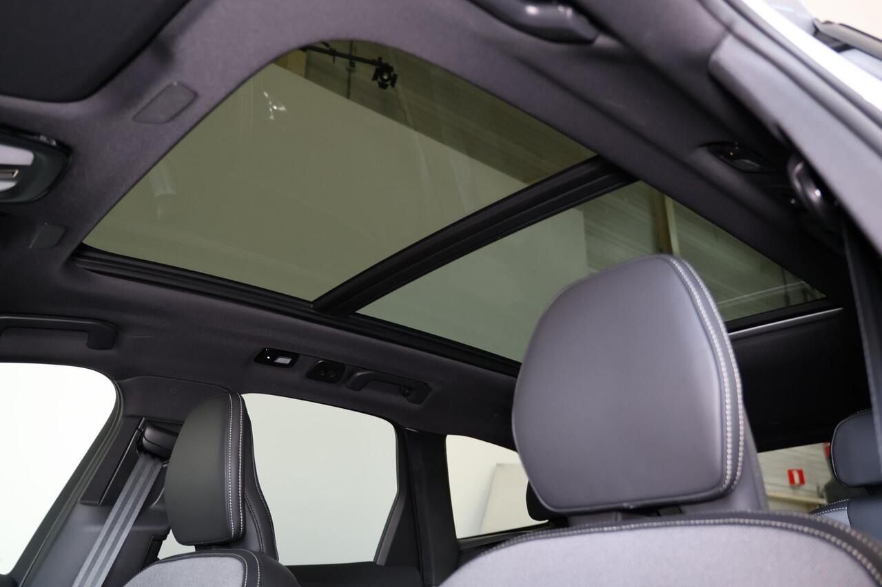 Volvo XC60 T6 Plug-in hybrid AWD Plus Dark - 21' LMV - 360° camera - Panoramisch schuif-/kanteldak - Harman Kardon audio - Adaptive Cruise Control met Pilot Assist - BLIS dodehoekassistentie - Keyless - Stoelverwarming voor & achter - Verwarmbaar stuurwiel - Getint 