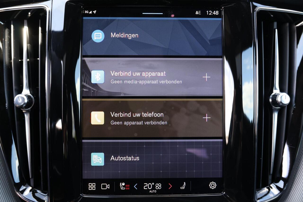 Volvo XC60 T6 Plug-in hybrid AWD Plus Dark - 21' LMV - 360° camera - Panoramisch schuif-/kanteldak - Harman Kardon audio - Adaptive Cruise Control met Pilot Assist - BLIS dodehoekassistentie - Keyless - Stoelverwarming voor & achter - Verwarmbaar stuurwiel - Getint 