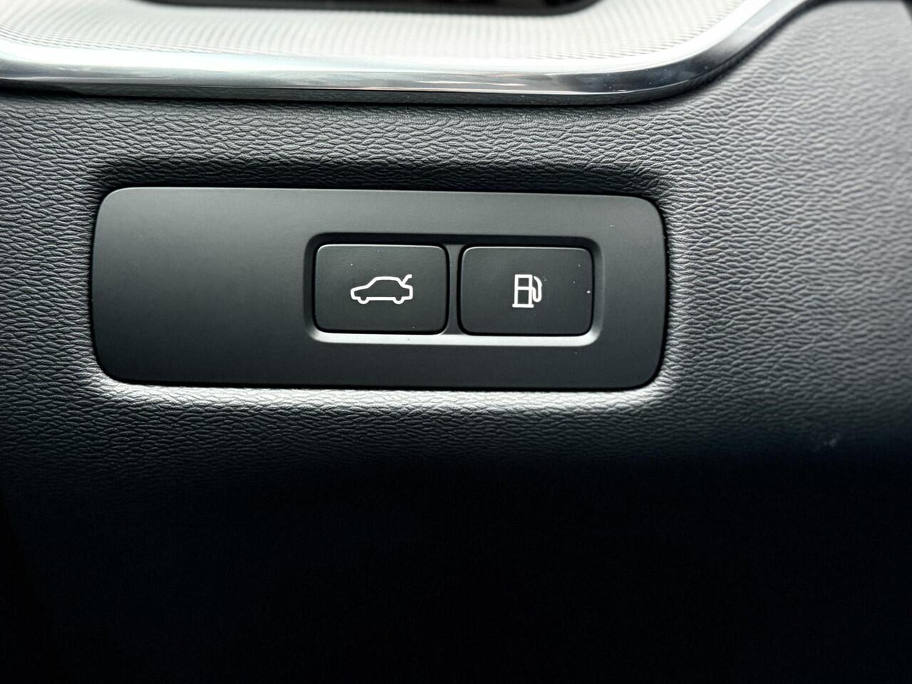 Volvo XC60 2.0 T6 Ultra Black Edition Nieuw Model l Pano l Light Pakket l Stoelverwarming l Adaptieve Cruise l Harman Kardon l HUD