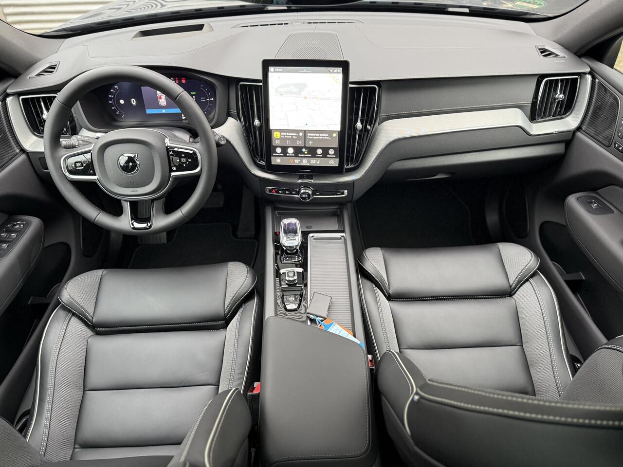 Volvo XC60 2.0 T6 Ultra Black Edition Nieuw Model l Pano l Light Pakket l Stoelverwarming l Adaptieve Cruise l Harman Kardon l HUD