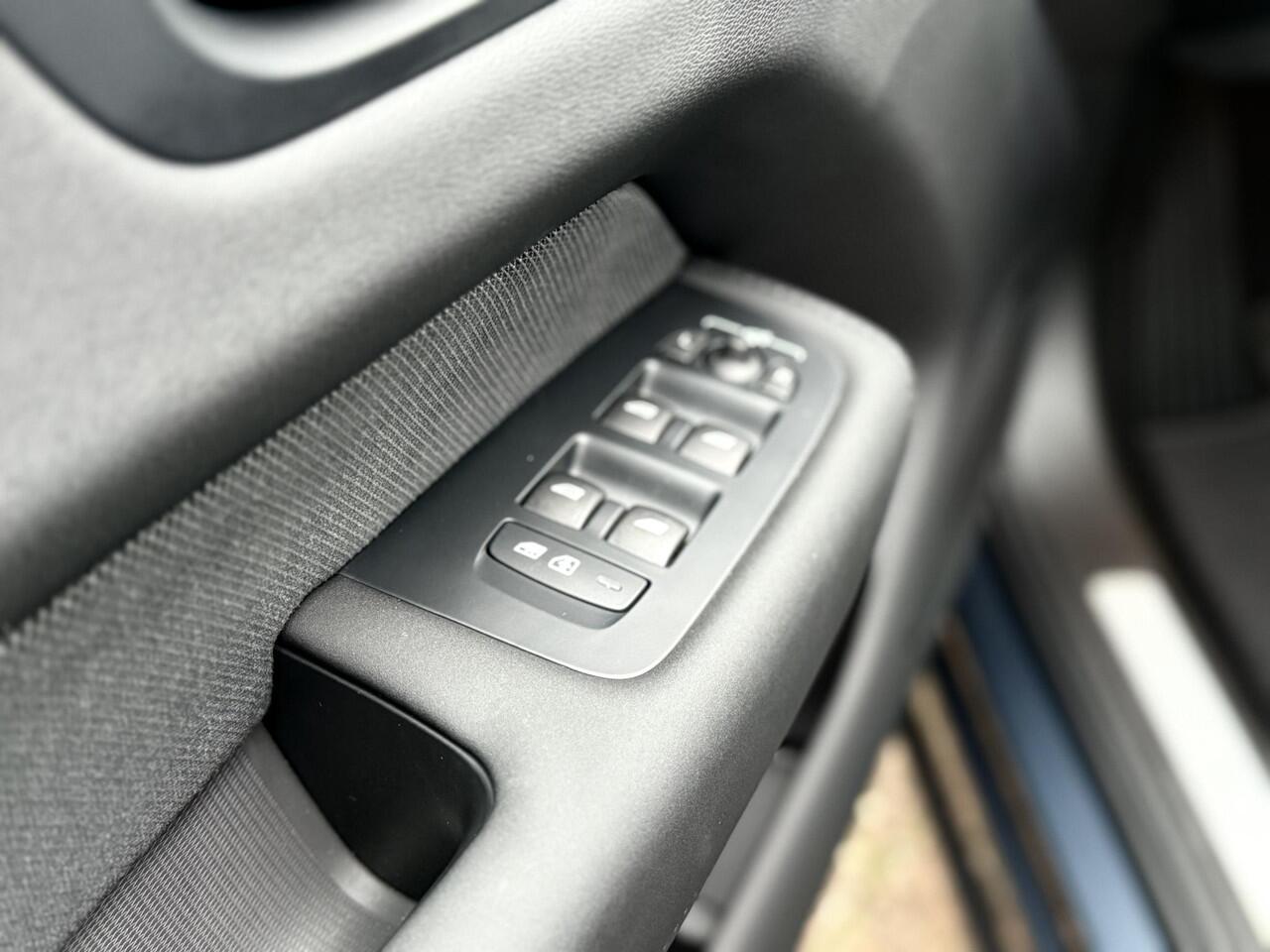 Volvo XC60 2.0 T6 Ultra Black Edition Nieuw Model l Pano l Light Pakket l Stoelverwarming l Adaptieve Cruise l Harman Kardon l HUD