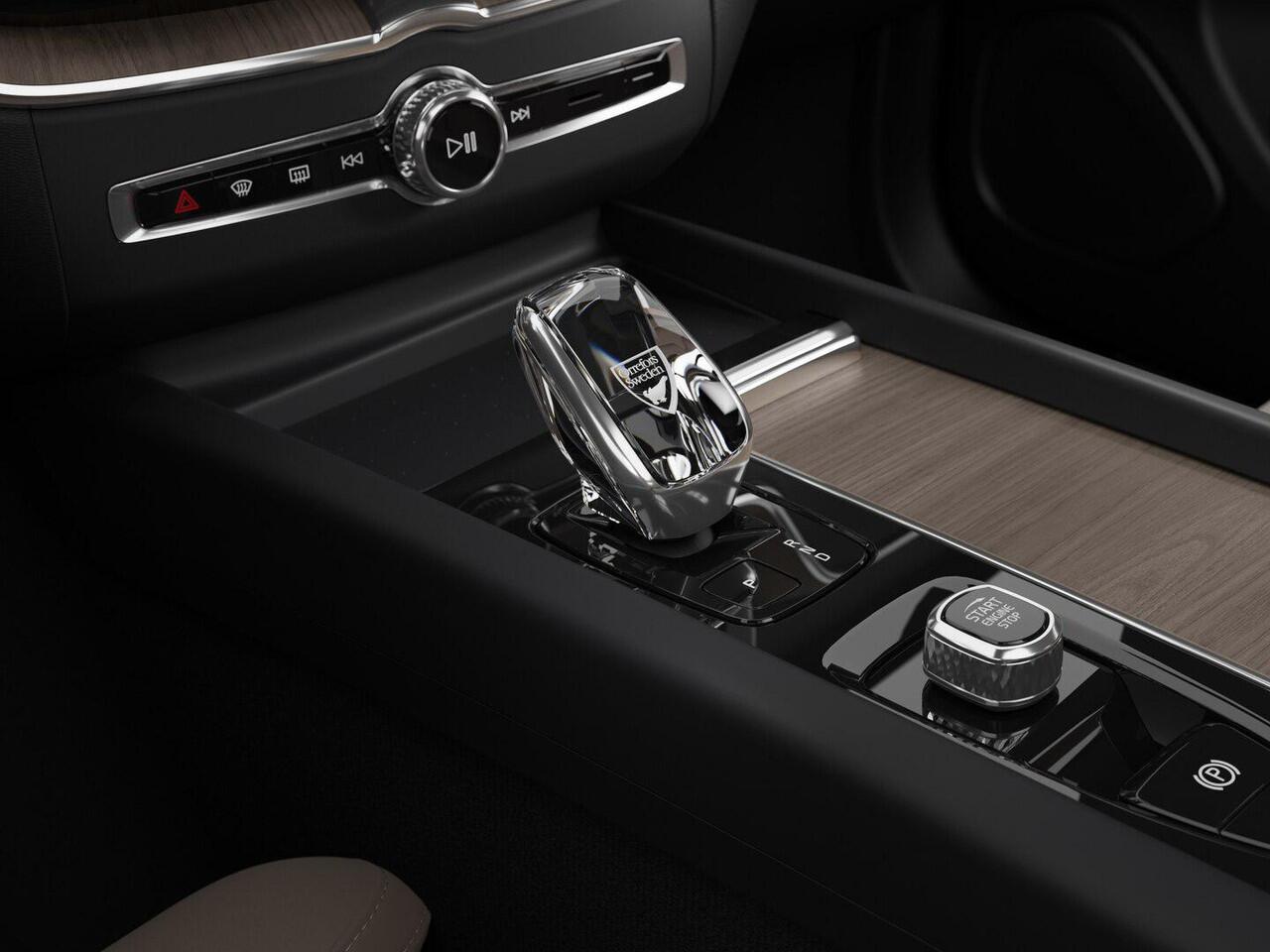 Volvo XC60 2.0 T6 Plug-in hybrid AWD Plus Dark / Panoramadak / Head-up Display / 360 Camera / Harman kardon / Elektrische Stoelen / Getint Glas / Stoel+Stuurverwarming /