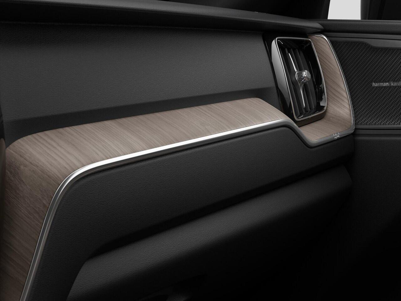 Volvo XC60 2.0 T6 Plug-in hybrid AWD Plus Dark / Panoramadak / Head-up Display / 360 Camera / Harman kardon / Elektrische Stoelen / Getint Glas / Stoel+Stuurverwarming /