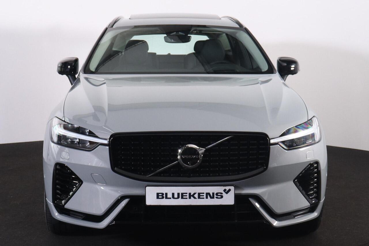 Volvo XC60 T6 Recharge AWD Ultra Dark - Luchtvering - Panorama/schuifdak - IntelliSafe Assist & Surround - 360º Camera - Harman/Kardon audio - Adaptieve LED koplampen - Verwarmde voorstoelen, stuur & achterbank - Parkeersensoren voor & achter - Elektr. bedienb. voor