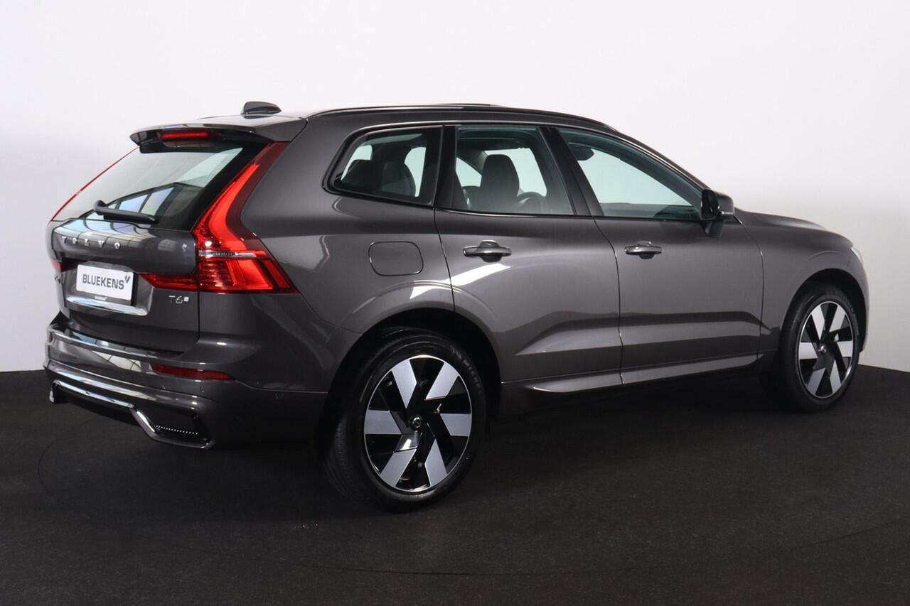 Volvo XC60 T6 Recharge AWD Ultra Dark - Panorama/schuifdak - IntelliSafe Assist & Surround - 360º Camera - Harman/Kardon audio - Adaptieve LED koplampen - Verwarmde voorstoelen, stuur & achterbank - Parkeersensoren voor & achter - Elektr. bedienb. voorstoelen met ge