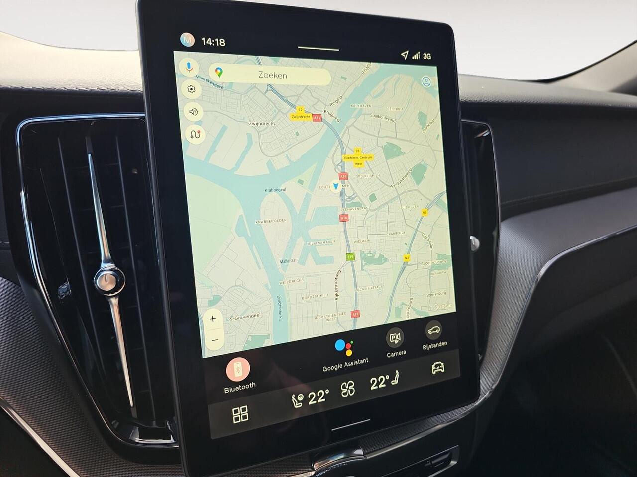 Volvo XC60 2.0 T6 Plug-in hybrid AWD Ultra Black Edition | Luchtvering | Bowers & Wilkins Audio | Extra getint glas | Nappa lederen bekleding |