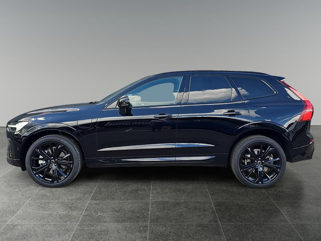 Volvo XC60 2.0 T6 Plug-in hybrid AWD Ultra Black Edition | Luchtvering | Bowers & Wilkins Audio | Extra getint glas | Nappa lederen bekleding |