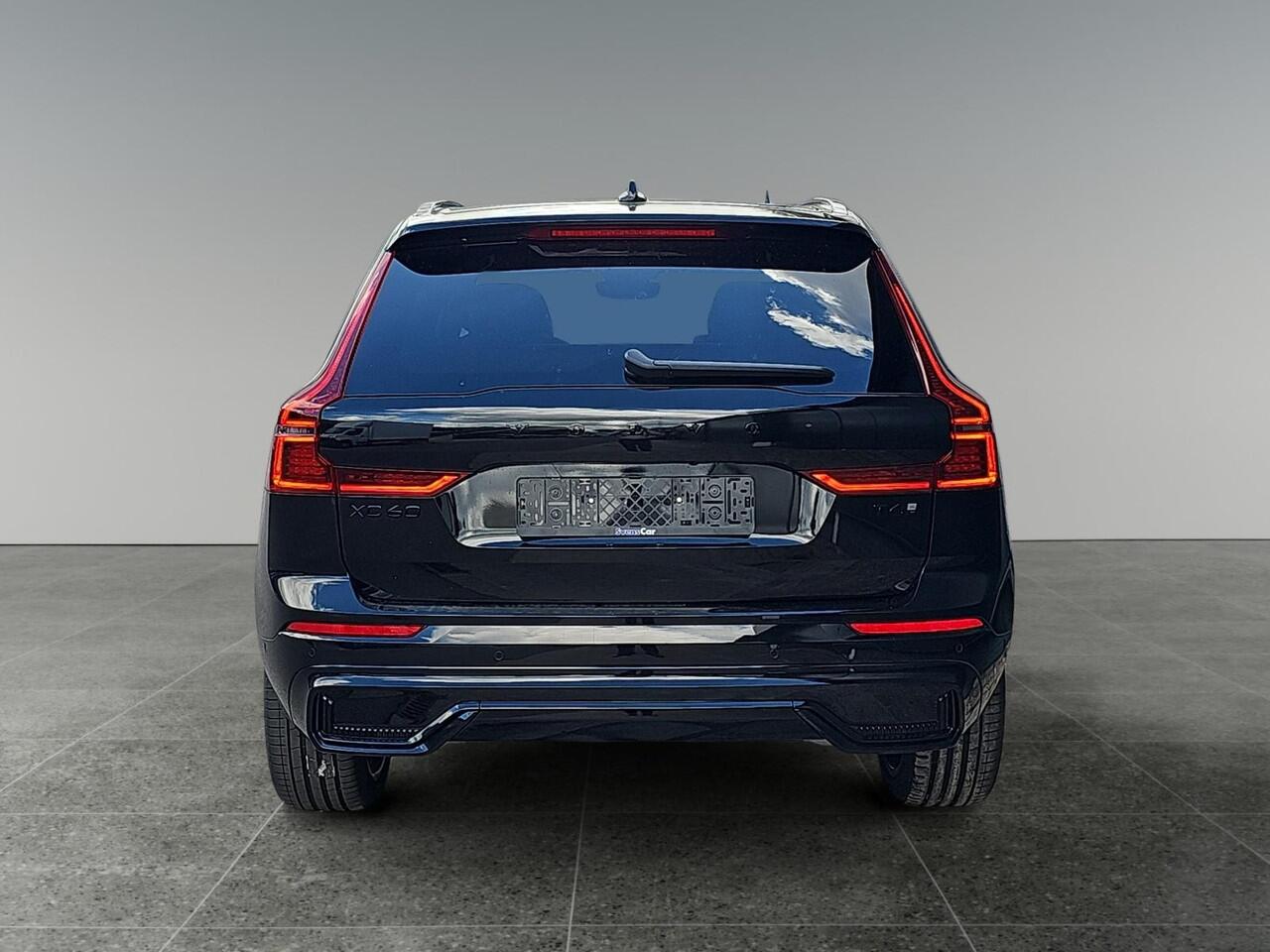 Volvo XC60 2.0 T6 Plug-in hybrid AWD Ultra Black Edition | Luchtvering | Bowers & Wilkins Audio | Extra getint glas | Nappa lederen bekleding |