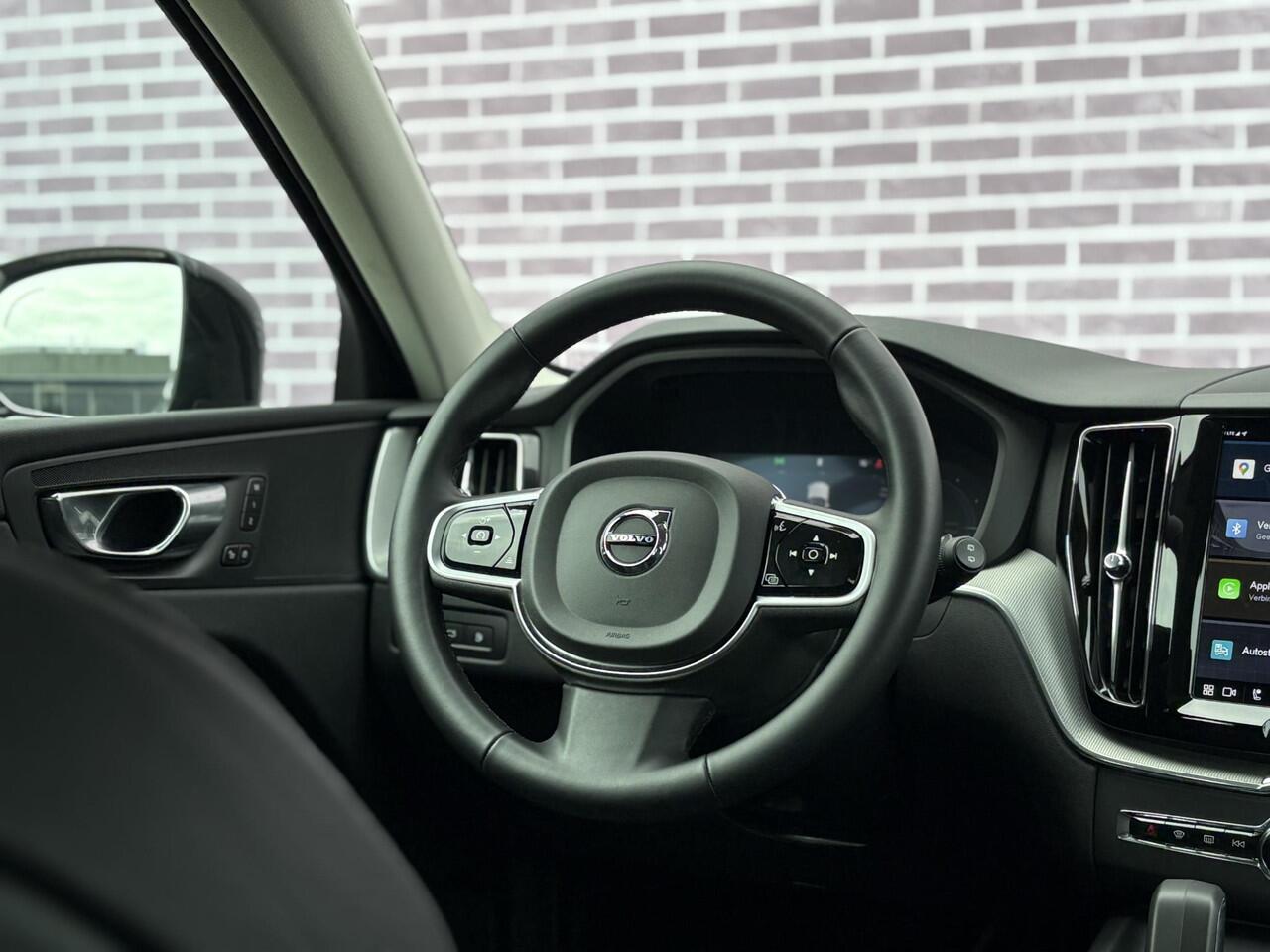 Volvo XC60 2.0 T6 Plug-in hybrid AWD Plus Dark | Extra getint glas | Adaptieve cruise control | 360° camera | Trekhaak | Stoel- en stuurverwarming | Dode hoek detectie BLIS | Panorama dak | All season banden | Google Auto |