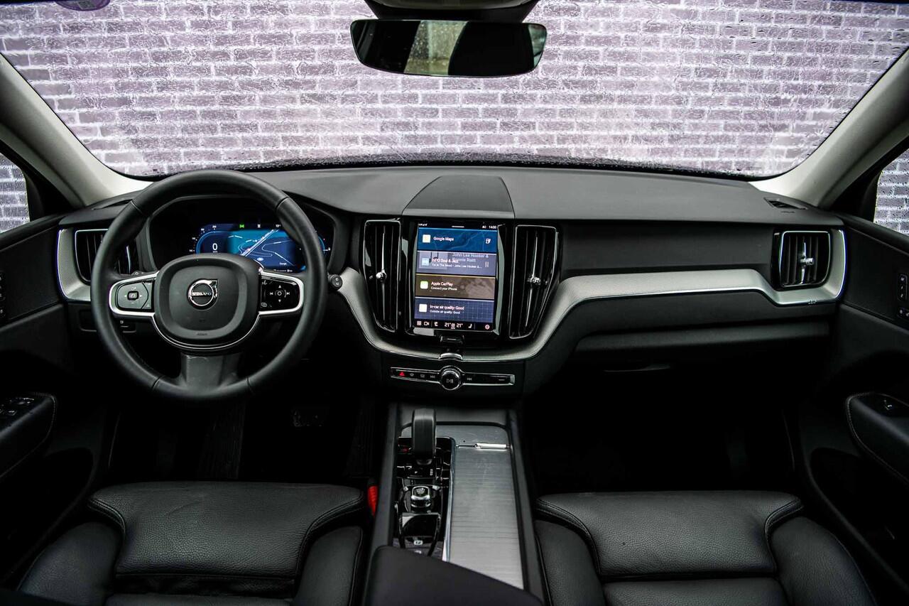 Volvo XC60 2.0 T6 Plug-in hybrid AWD Plus Dark | Adaptieve cruise control | Trekhaak | Stoel- en stuurverwarming | BLIS | Panorama dak |Schuif/kanteldak | Elektrisch verstelbare voorstoelen met geheugen |