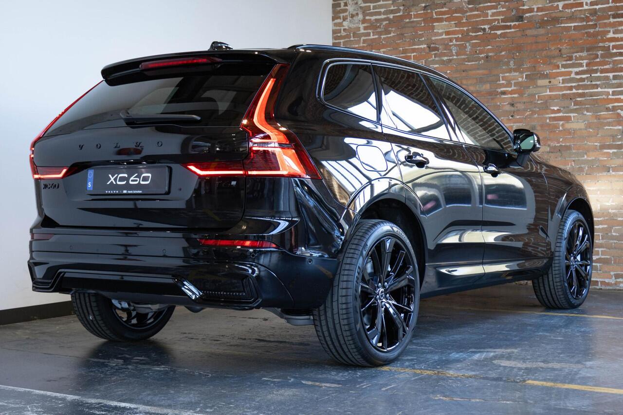 Volvo XC60 2.0 T6 Plug-in hybrid AWD Plus Black Edition | Luchtvering | Head-Up Display | 360º Camera | Schuif/Kantel-Panoramadak | Google Infotainment | 21" Lichtmetalen Wielen |
