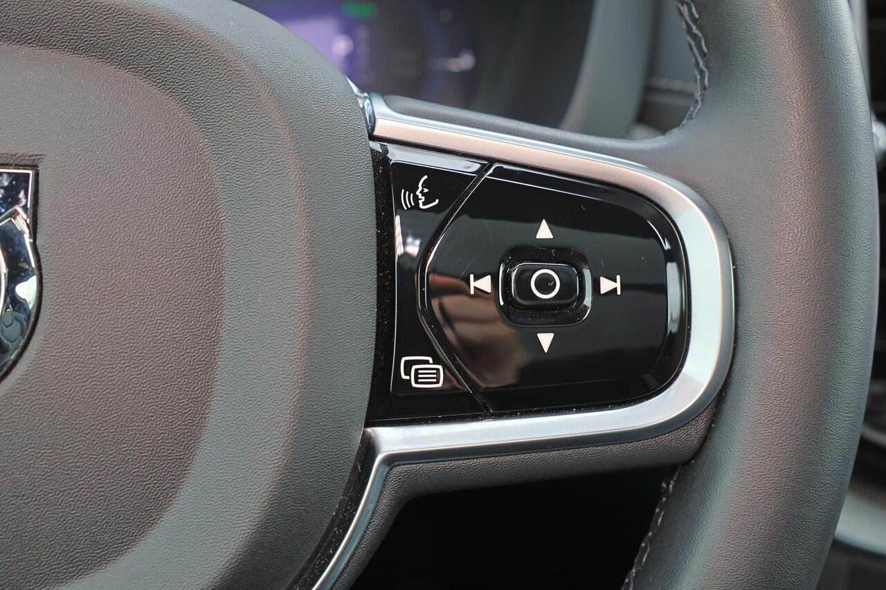 Volvo XC60 T6 Recharge AWD Ultra Black Edition - Luchtvering - B&W Audio - Panorama/schuifdak - IntelliSafe Assist & Surround - Massage Ventilatie stoelen - 360º Camera - Adaptieve LED koplampen - Nappa leder - Verwarmde voorstoelen, stuur & achterbank - Parkeersens