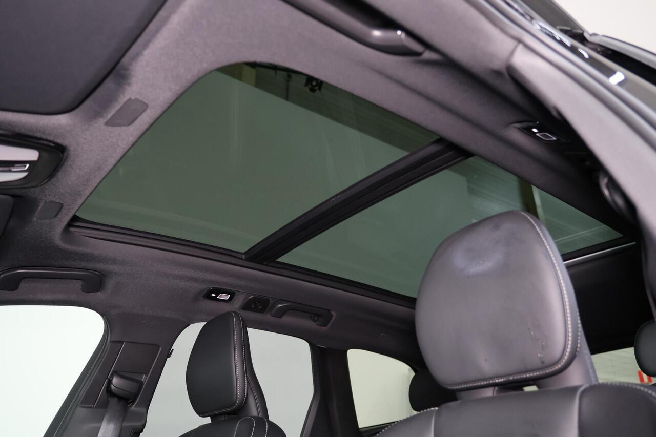 Volvo XC60 T6 Recharge AWD Ultra Black Edition - Luchtvering - B&W Audio - Panorama/schuifdak - IntelliSafe Assist & Surround - Massage Ventilatie stoelen - 360º Camera - Adaptieve LED koplampen - Nappa leder - Verwarmde voorstoelen, stuur & achterbank - Parkeersens