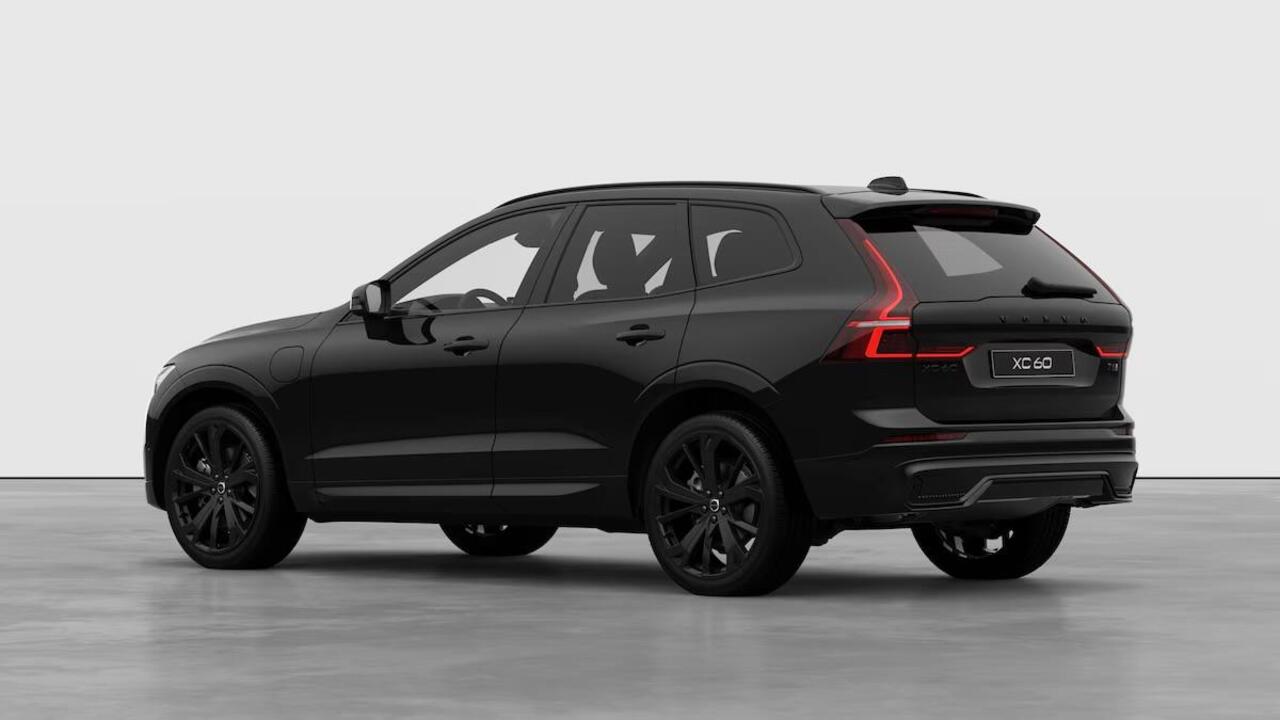 Volvo XC60 T6 Plug-in hybrid AWD Plus Black Edition | Direct Leverbaar | Head Up Display | 360 Graden Camera | Luchtvering | Climate Pack | Panoramisch Schuif-/Kanteldak | Adaptieve Cruise Control | 21 inch Lichtmetalen Velgen |