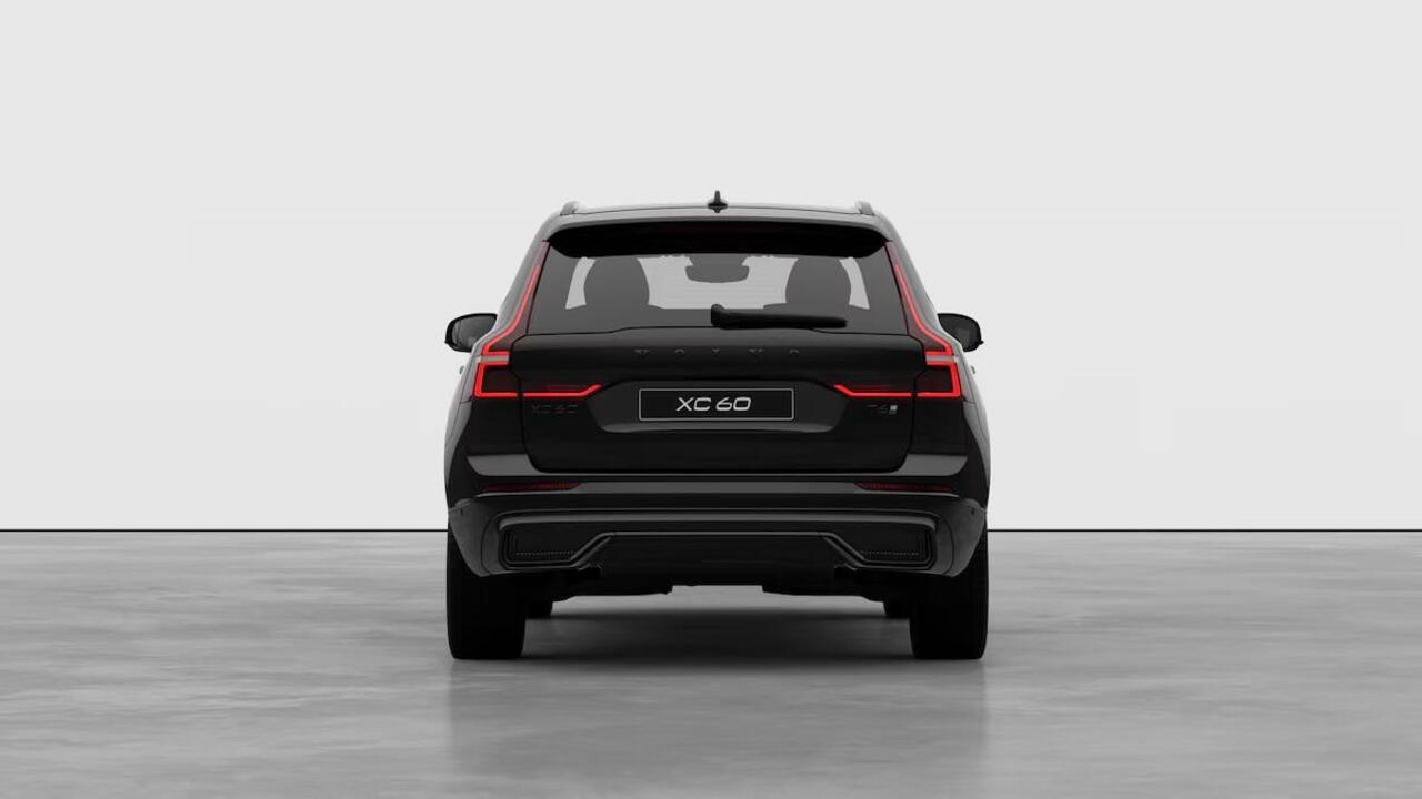 Volvo XC60 T6 Plug-in hybrid AWD Plus Black Edition | Direct Leverbaar | Head Up Display | 360 Graden Camera | Luchtvering | Climate Pack | Panoramisch Schuif-/Kanteldak | Adaptieve Cruise Control | 21 inch Lichtmetalen Velgen |