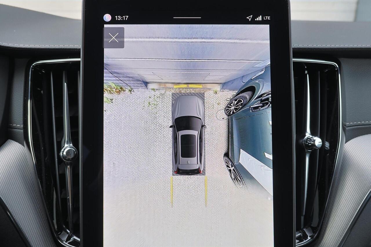 Volvo XC60 T6 Recharge AWD Ultra Black Edition - Panorama/schuifdak - IntelliSafe Assist & Surround - 360º Camera - Harman/Kardon audio - Adaptieve LED koplampen - Verwarmde voorstoelen, stuur & achterbank - Parkeersensoren voor & achter - Elektr. bedienb. voorstoel