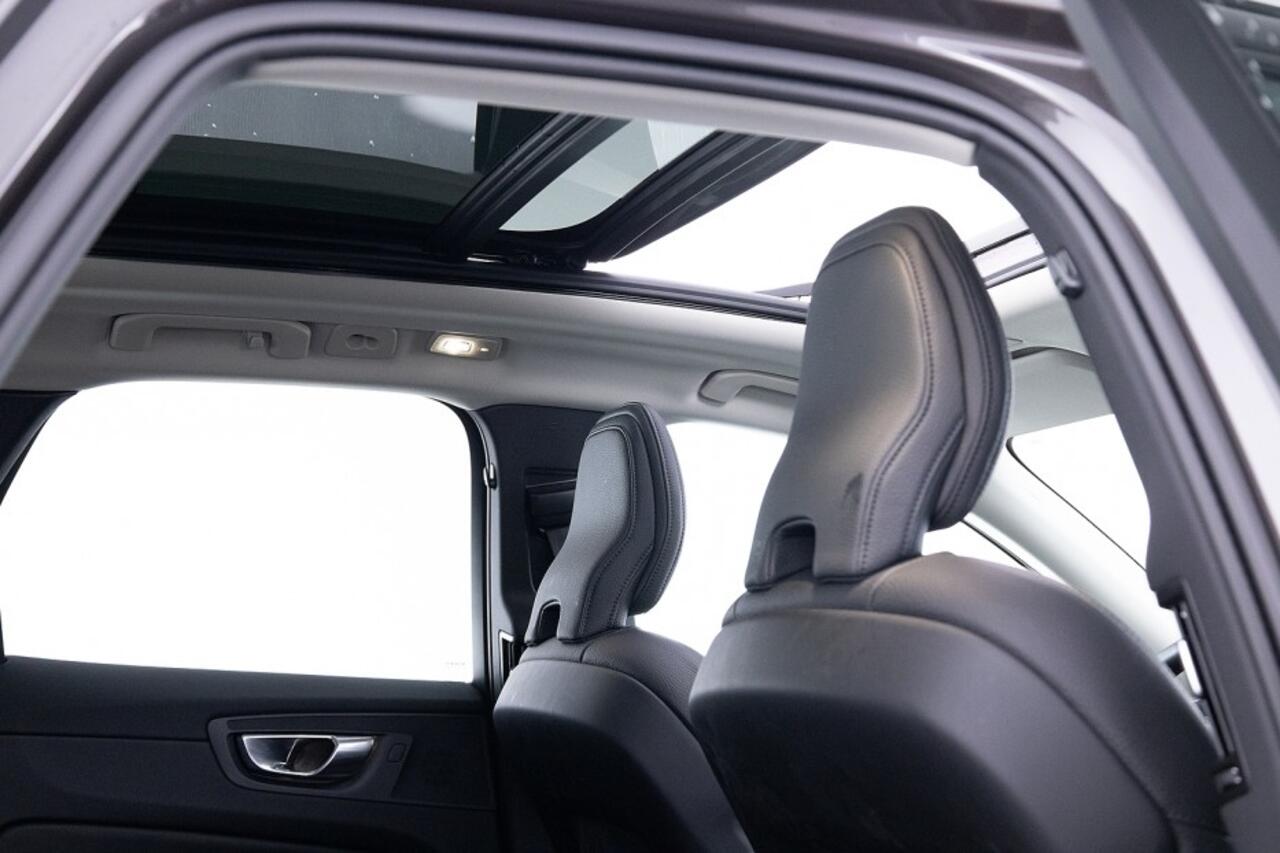 Volvo XC60 2.0 T8 Plug-in hybrid AWD Ultra Dark | LUCHTVERING | PANORAMADAK ? 1e Eigenaar