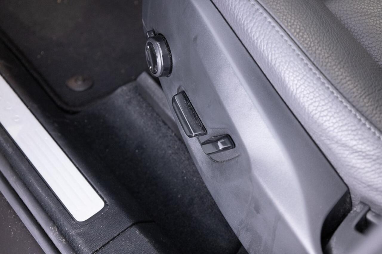 Volvo XC60 2.0 T8 Plug-in hybrid AWD Ultra Dark | LUCHTVERING | PANORAMADAK ? 1e Eigenaar