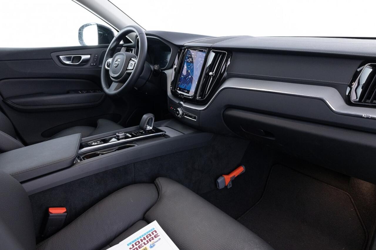Volvo XC60 2.0 T8 Plug-in hybrid AWD Ultra Dark | LUCHTVERING | PANORAMADAK ? 1e Eigenaar